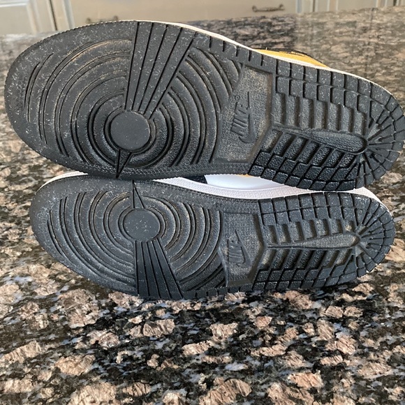 NIKE AIR JORDAN 1 MID WHITE POLLEN BLACK (PS)SNEAKER 640734-177 SIZE 13.5 - Picture 4 of 7